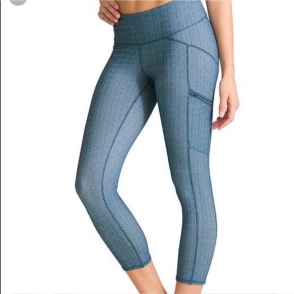 Athleta Pants - Athleta blue static drifter crop Capri leggings XL